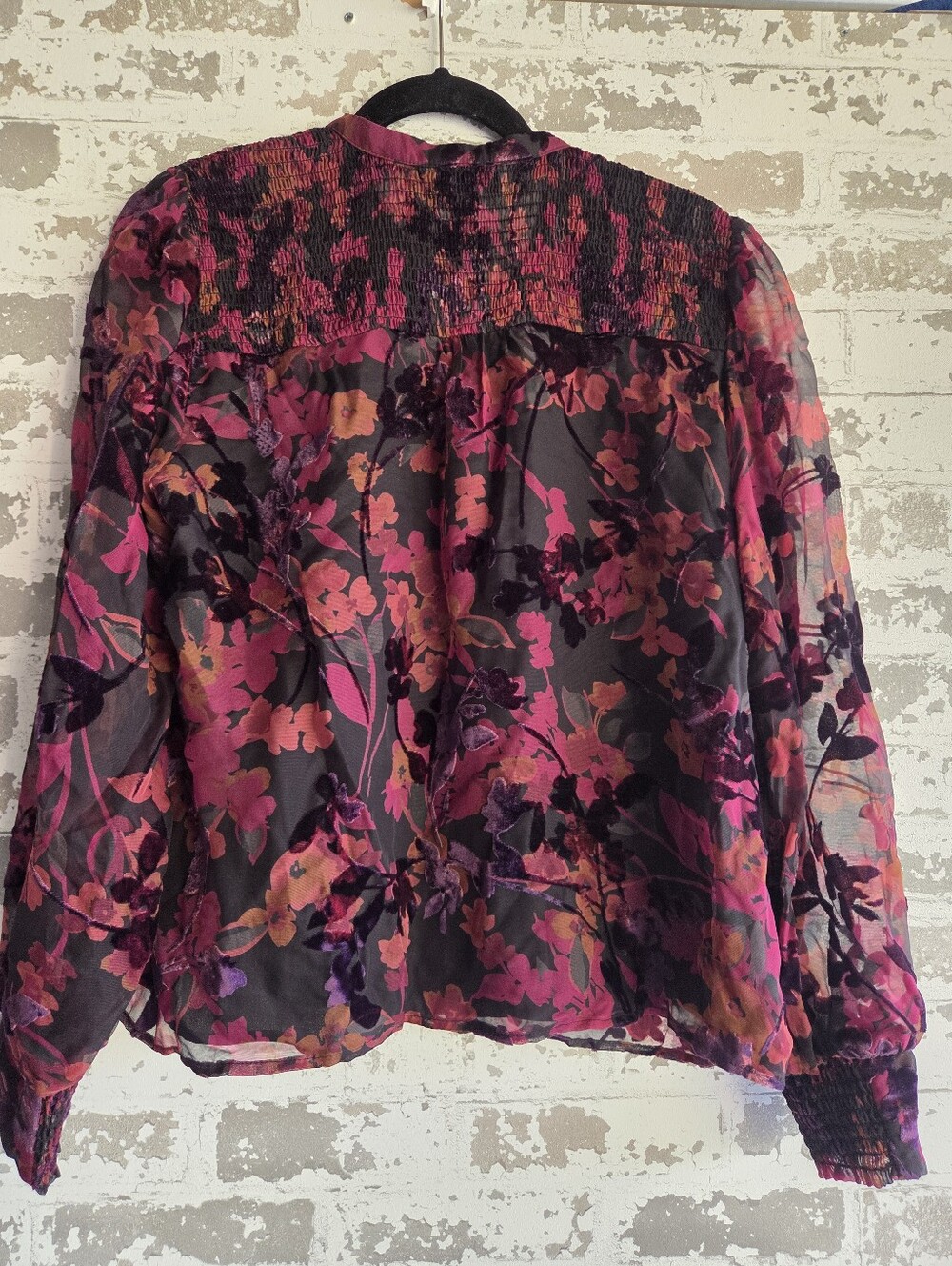 EVEREVE Floral Burnout Velvet Sheer Blouse Smocked Yoke Purple Pink Medium - Picture 5 of 9
